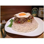 富士山のようなメガ盛りガパオ、ダイバーシティでメガ盛りメニュー企画。