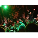 マンウィズ&times;ゼブラヘッドのロンドン公演大盛況、雄叫び巻き起こる。