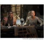 ノリノリで踊るSWの出演者たち、レイとフィンがラップを初披露。