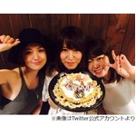 大島優子が戸島花の誕生日祝う、峯岸幹事の誕生会でニコニコショット。