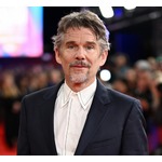 イーサン・ホークの10代娘「学校で誰もパパのことなんて気にしてない」姉のほうが有名