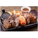 ステーキガストがお肉5種盛り、がっつり食べられる総重量約500g。