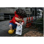 &ldquo;鷹の爪団員&rdquo;50人がゴミ拾い、道行く子どもたちからも大きな声援。