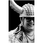 グループ魂の&ldquo;永遠の46歳&rdquo;港カヲルがソロデビュー、ソロコンサートも。