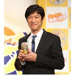 堺雅人がひたすら笑い続けるCM「朝から晩まで笑い、仕事辛いと思った」。