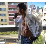 どこでも裸に、&ldquo;逆輸入俳優&rdquo;ジョーナカムラ