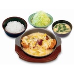 松屋人気メニューを松のや流アレンジ「シュクメルリチキンかつ」背徳感たっぷりの一皿