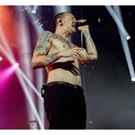 リンキン・パークのボーカル死去、追悼の声続々