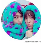 大政絢＆本田翼が2人TDL満喫、お揃いのサリーの帽子でツーショット。