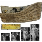 モンロー着用のミンクのストールが競売に