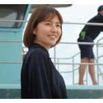 長澤まさみ&ldquo;目が覚めるとそこは&hellip;&rdquo;CM最新作、海の安全守るライフガードに