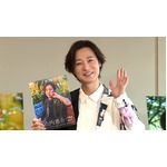 山内惠介、25周年記念写真集を出版　贈りたい相手は「天童よしみ」