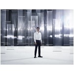 遠藤憲一がオカモトのCMに出演、&ldquo;伸びる透明な素材&rdquo;に心奪われ陶酔。