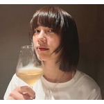 のん、&ldquo;優雅なかんじ&rdquo;な休日ショット「ワインに見えるけど&hellip;」