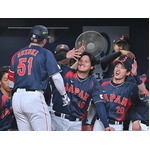 鈴木を迎える大谷　野球