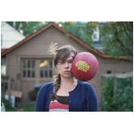 【写真】女性の顔面が&ldquo;痛っ&rdquo;な瞬間、思い付きから生まれた写真が話題に。