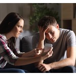 &ldquo;情事中&rdquo;にうっかり、婚約者に電話中継