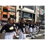 大量のAHOAHOMANに街中が困惑、「ごっつ」人気1位キャラが腰くねくね。