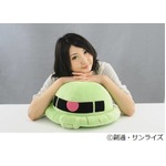 要望応え「ザクッション」通販、量産型ザクのモノアイヘッドがモフモフ。