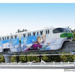 アナ雪モノレール運行、氷のようなつり革も