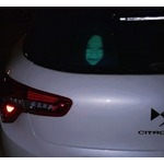 煽り運転に対抗、&ldquo;幽霊シート&rdquo;が人気