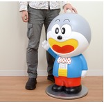 「うまい棒」キャラが巨大フィギュアに