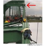 &ldquo;寝返り厳禁&rdquo;超危険な居眠り、体とほぼ同じ幅の鉄骨上で爆睡。