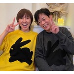 渡辺満里奈＆名倉潤がラブラブペアルック「バカップルしてみました」