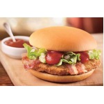 ちょい辛の「チキンクリスプ」、特製アラビアータソースが味の決め手。