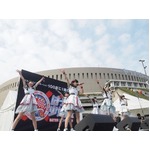 &ldquo;妹分&rdquo;ライブにあーりん乱入、レストランにいたら煽られステージへ。