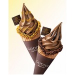 「ゴディバ ソフト」に夏トッピング、バナナソース＆マンゴークランチ。