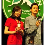 井浦＆伊藤の&ldquo;しあわせ&rdquo;写真、「マウントレーニア」イベントで披露。