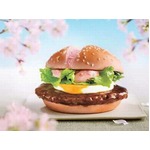 マックが春色「さくらてりたま」、ピンクのバンズに桜大根入りソース。