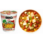 カップヌードルにトマトカレー、バジルの香りと酸味のイタリアン風。