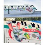 ディズニーモノレールのXmas版、サンタクロース帽ダンボが初登場。