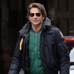 恋に燃え上がるブラッドリー・クーパー、新恋人とラブラブ夏季休暇。