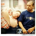 &ldquo;隣で爆睡&rdquo;体倒れてきたら？ ニューヨーク地下鉄でのいたずら動画。