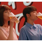 広瀬アリス＆トリンドル玲奈、共演した「本麒麟」CMで&ldquo;至福の表情&rdquo;