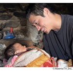 「うちの子も今5か月」赤ちゃんあやす東出昌大に「父の顔だ」「でっくん優しい顔」の声