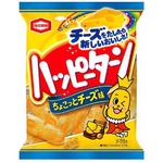 「ハッピーターン」にチーズ味、チーズパウダーをちょこっとプラス。