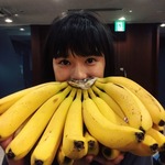 芳根京子が可愛い&ldquo;バナナ髭&rdquo;、お茶目な写真にファンも大喜び。