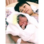 まぁこが第1子の男児を出産、約48kgのダイエット成功で話題の芸人。