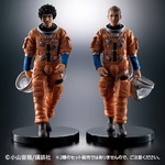 「宇宙兄弟」初のフィギュア化、宇宙服姿の南波六太と南波日々人。