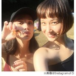 水原希子・佑果姉妹がツーショット、渓谷で遊ぶ2人に「かわいすぎ」。