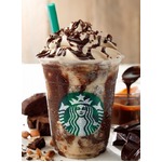 スタバ&ldquo;ザクザク&rdquo;新作フラペ、ひとつのドリンクの中で様々な表情。