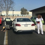 ガガが運転免許取得から2週間で警察に止められる、ナンバー付けず走行。