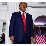 トランプ氏の珍説「風車がクジラを殺してる」に専門家「怖ろしいほど知識がない」