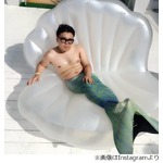 上半身裸の&ldquo;ぬるっとした&rdquo;人魚が現れた