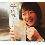 幸せ笑顔の狩野アナとガリサワーと牛肉塊