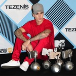 ジャスティン・ビーバーとコートニー・カーダシアンが「かなりベタベタ」。